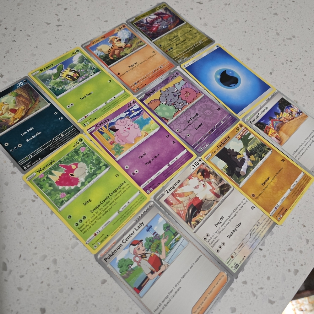 Pokémon Trading Card Lot - Mixed Set with Energy Card - Picture 2 of 2